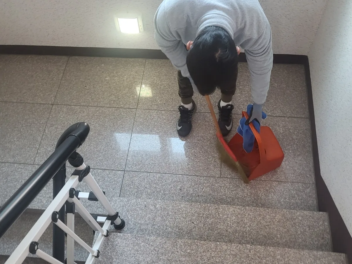 청도군 금천면 빌라 공동현관 장비 주변 정밀 위생청소 사례 - 행진크린